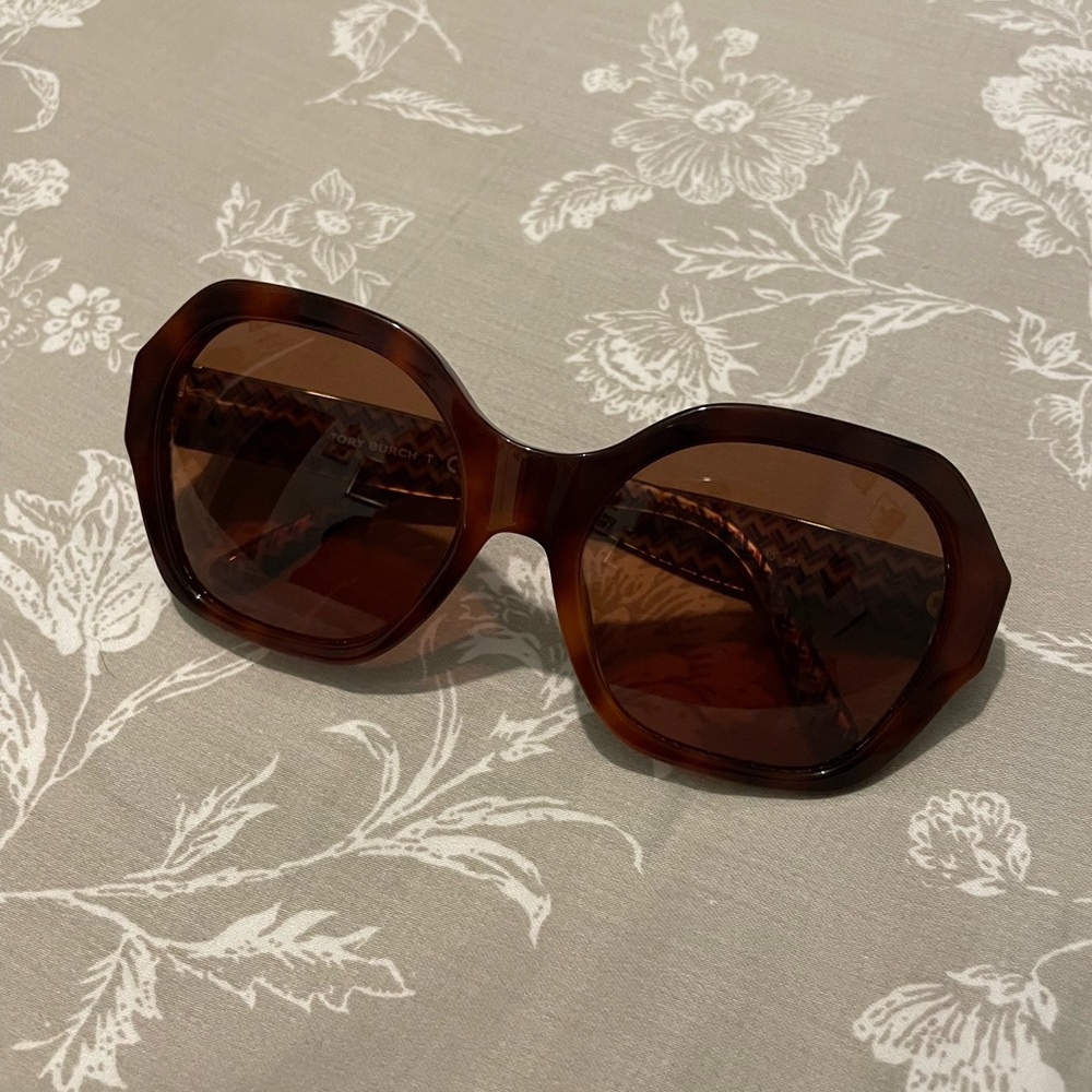 Tory Burch red sunglasses